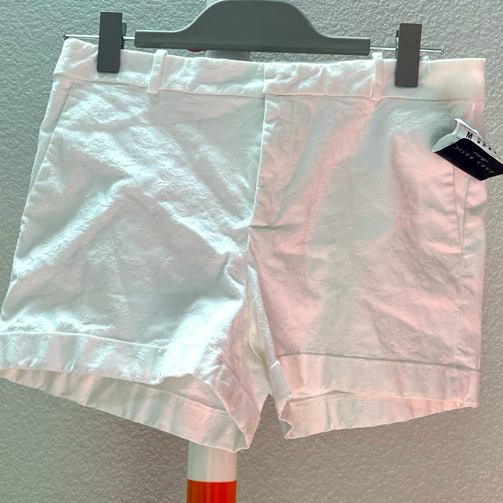 Zara white shorts size M new with tag